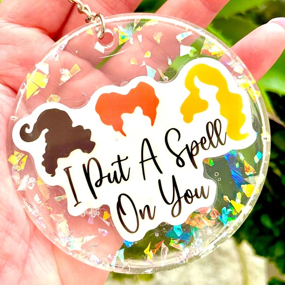 Hocus Pocus Sanderson Sisters Keychain - Picture 1 of 4